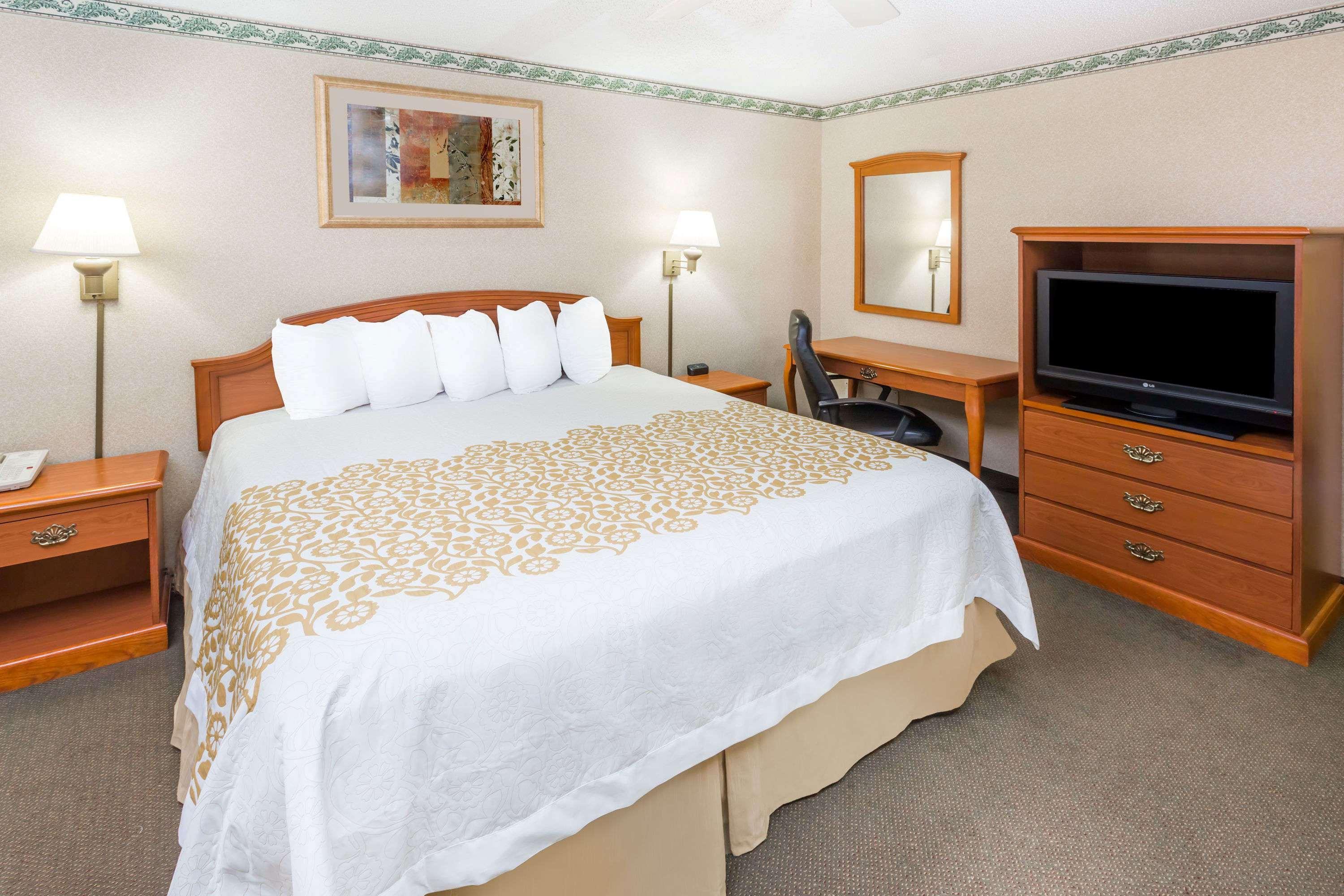 Days Inn By Wyndham Batesville Exterior photo