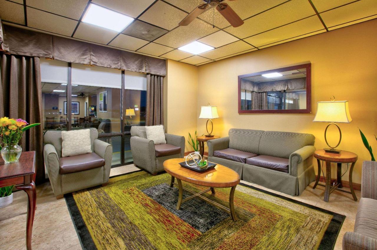 Days Inn By Wyndham Batesville Exterior photo