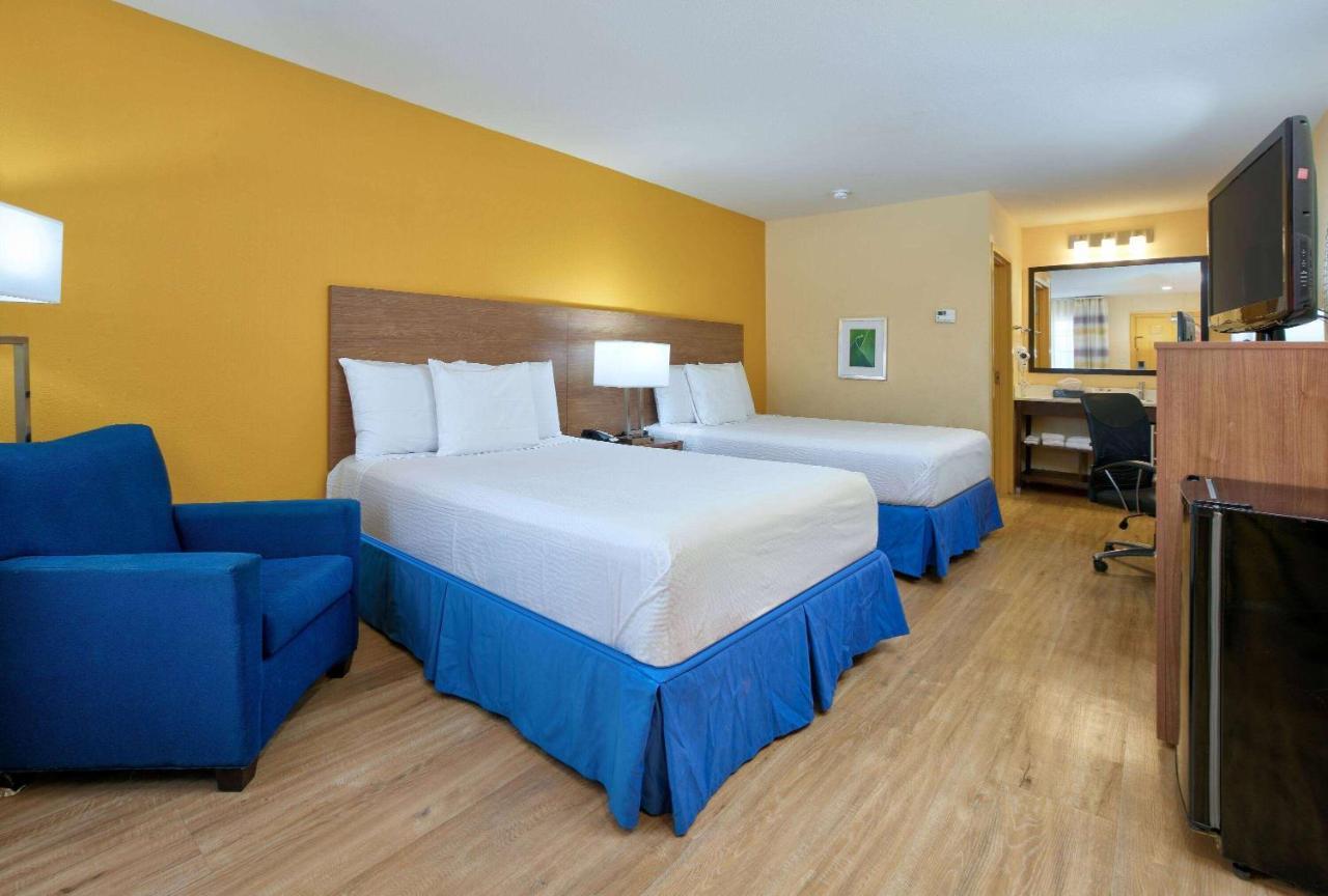 Days Inn By Wyndham Batesville Exterior photo