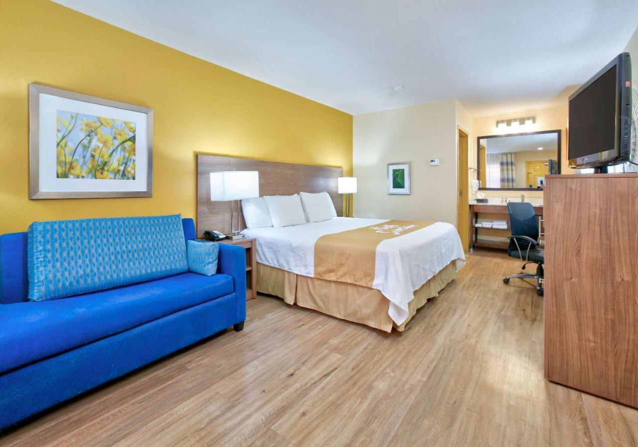 Days Inn By Wyndham Batesville Exterior photo