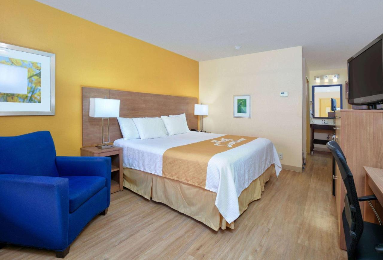 Days Inn By Wyndham Batesville Exterior photo