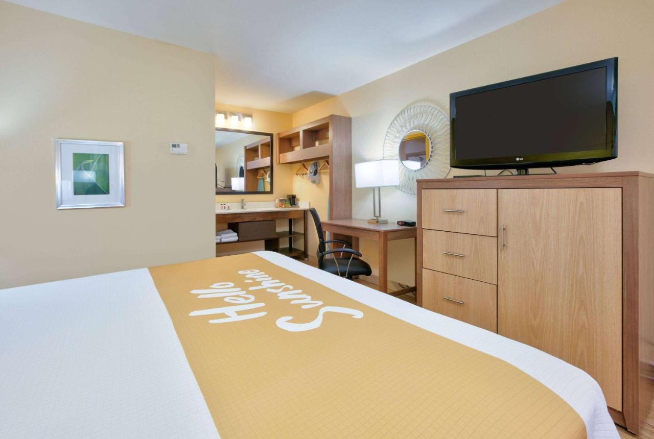 Days Inn By Wyndham Batesville Exterior photo